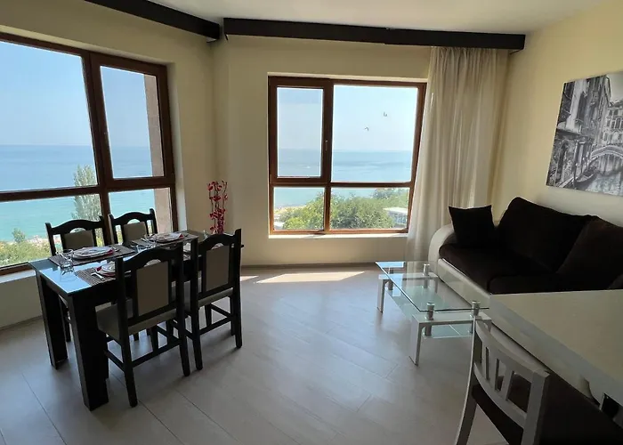 アパート на морето плаж кабакум, варна, двустаен с паркомясто On The Sea Kabakum Varna, One-bedroom With Parking Lot ヴァルナ