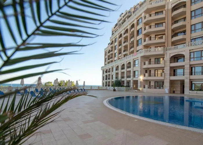 アパート на морето плаж кабакум, варна, двустаен с паркомясто On The Sea Kabakum Varna, One-bedroom With Parking Lot ヴァルナ