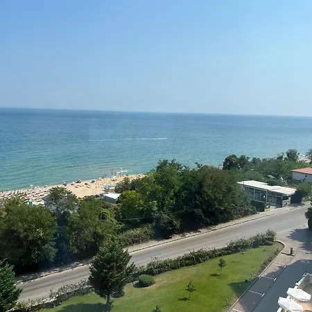на морето плаж кабакум, варна, двустаен с паркомясто On The Sea Kabakum Varna, One-bedroom With Parking Lot شقة *