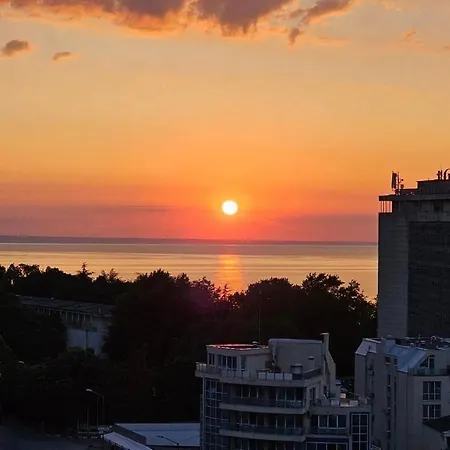 на морето плаж кабакум, варна, двустаен с паркомясто On The Sea Kabakum Varna, One-bedroom With Parking Lot شقة